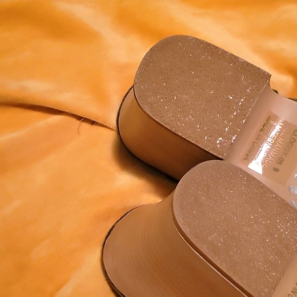 Clogs - Picture 3 of 3